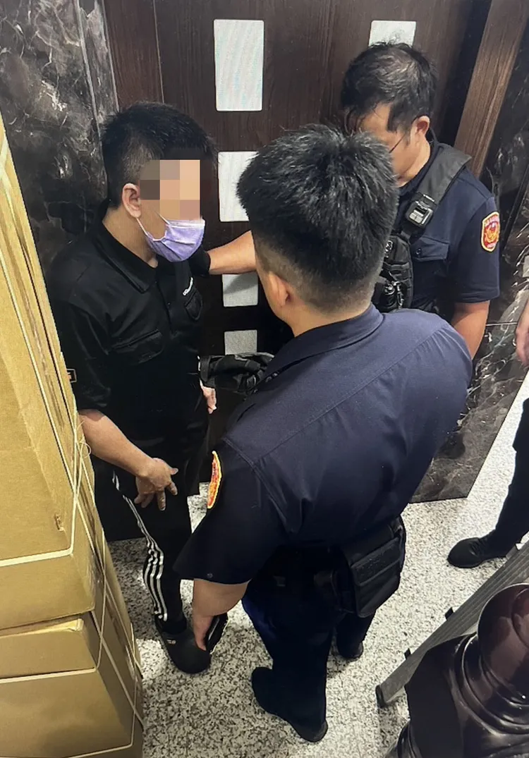 警方獲報逮捕曾姓男子，發現他是7個地檢署通緝在案的詐欺通緝犯。讀者提供