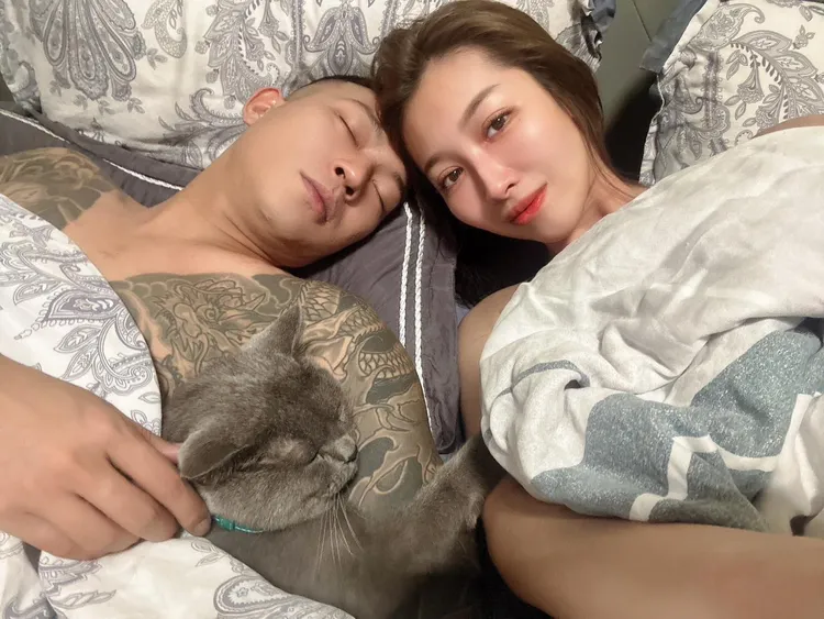 鳳梨曝將邁入下一階段。翻攝自鳳梨臉書