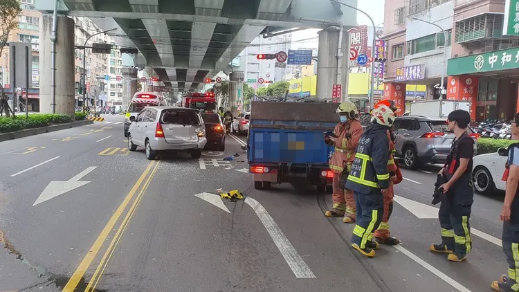 警方及救護人員到場。中和警分局提供