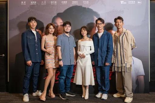 修杰楷激吻曾莞婷不准女兒看 被賈靜雯質問「為什麼沒報備」