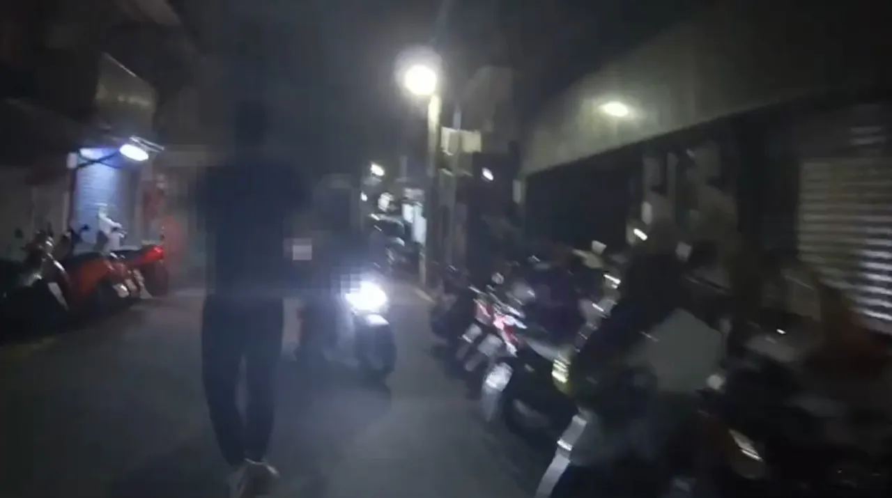 支援警力逮捕廖男。翻攝畫面