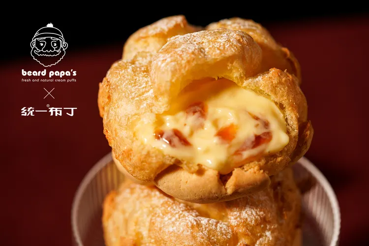 beard papa's本月限定布丁口味泡芙，內餡將經典卡士達拌入統一布丁。業者提供