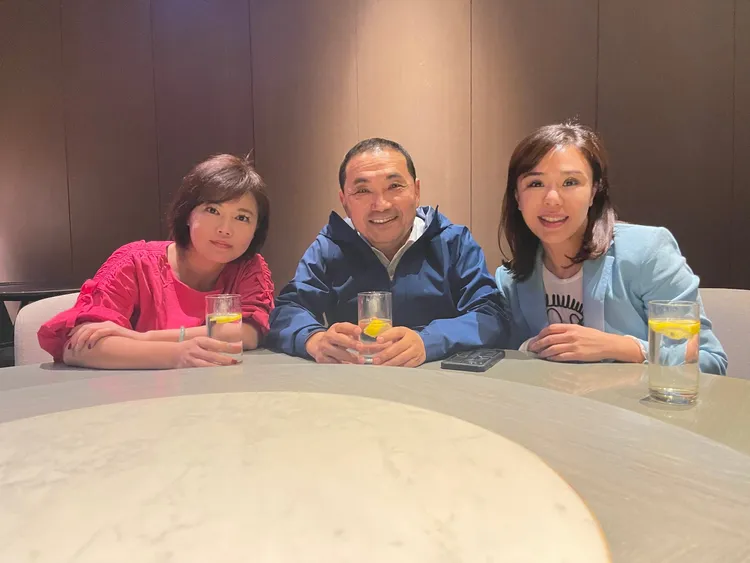 侯友宜（中）昨出面協調「港湖雙姝」。翻攝李彥秀臉書