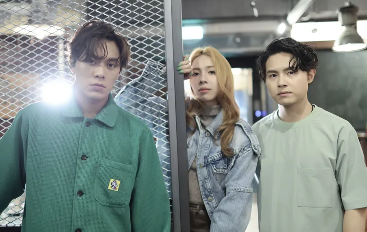 雲安（左）與犬青（中）感情與工作分不開。鄭孟晃攝