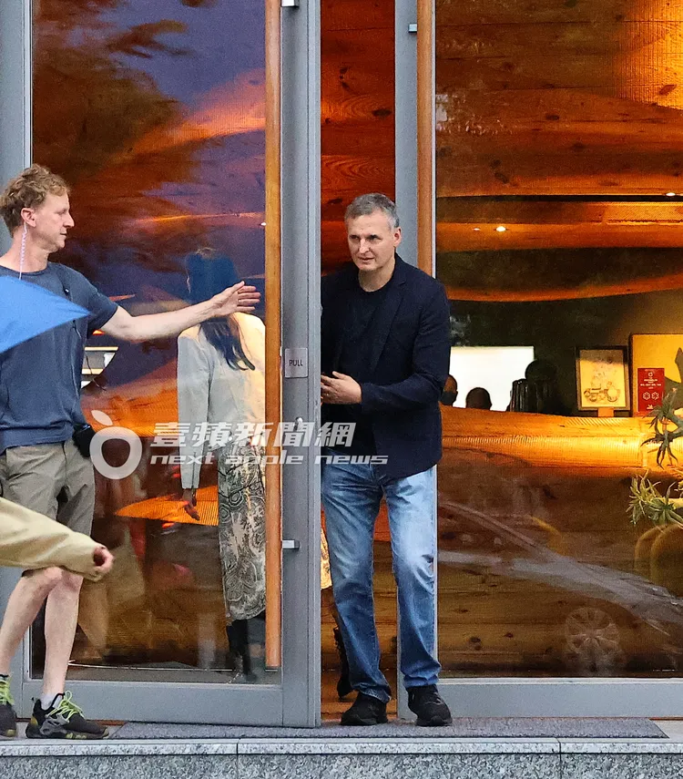 該名外籍男子是Netflix《環球饗宴：菲爾來吃飯》的主持人菲力普羅森塔爾。特勤中心攝