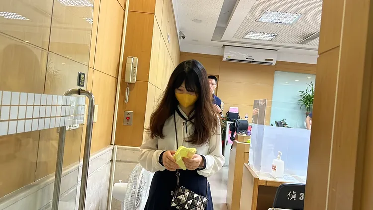 公司員工岳佳瑩。陳彩玲攝