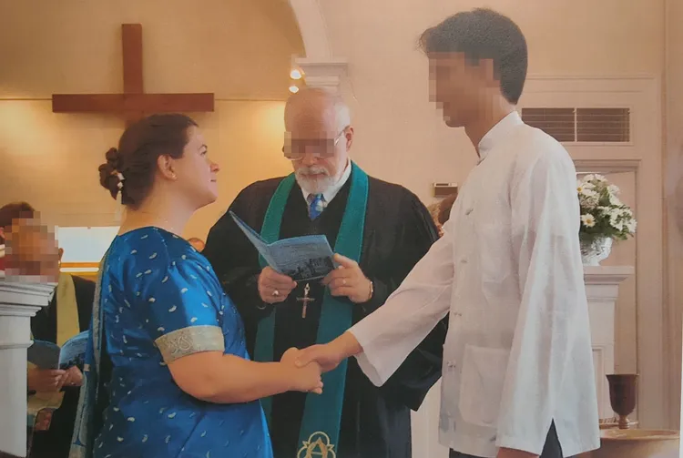 喬雅玲與林男在牧師的見證下結婚。喬雅玲提供