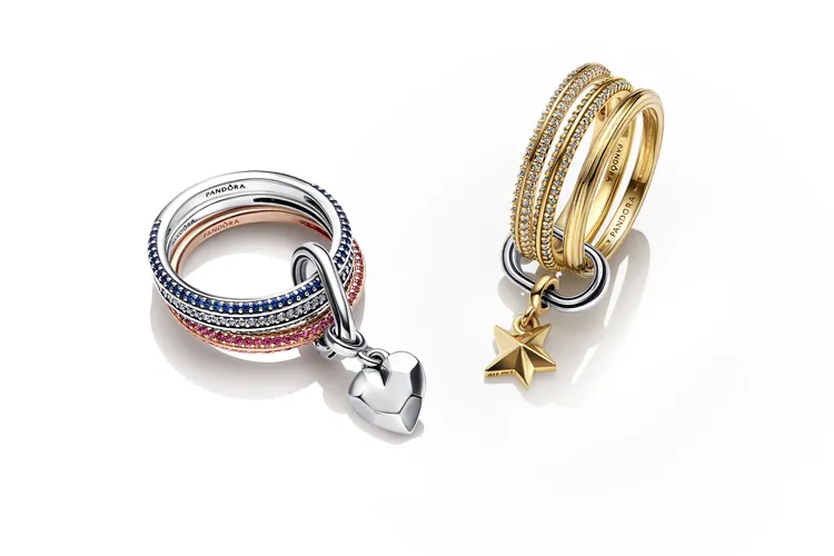 可營造出多環戒指造型的PANDORA ME小型雙鍊圈，頗具巧思。品牌提供