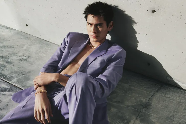 以銀質鍊節為基礎的ME系列新作，讓男女皆可透過混搭疊戴的方式，呈現出獨一無二的型格。品牌提供