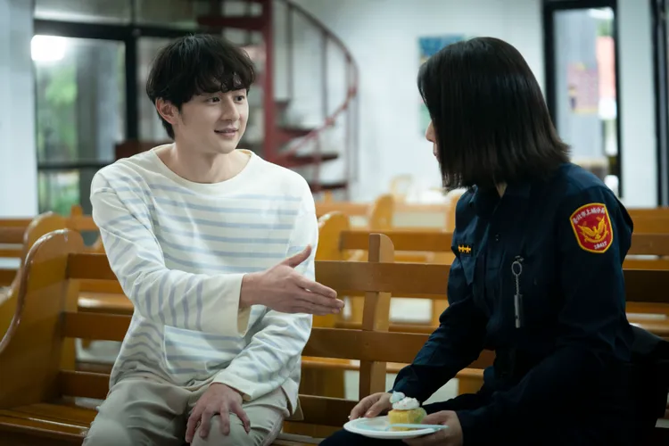 張軒睿（左）形容宋芸樺很直接、善良，做的甜點難吃就說難吃。愛奇藝國際站提供