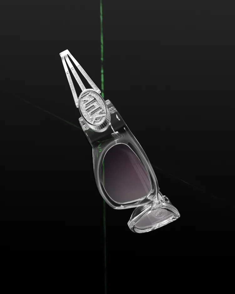 GENTLE MONSTER與蔡徐坤的聯名墨鏡。品牌提供