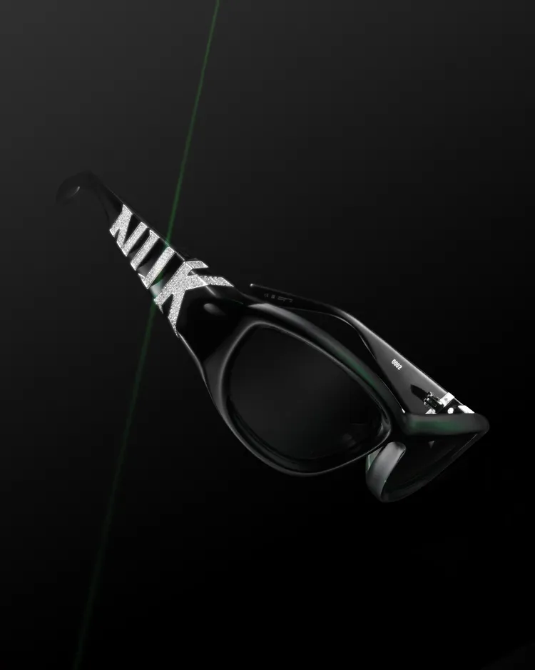 GENTLE MONSTER與蔡徐坤的聯名墨鏡。品牌提供