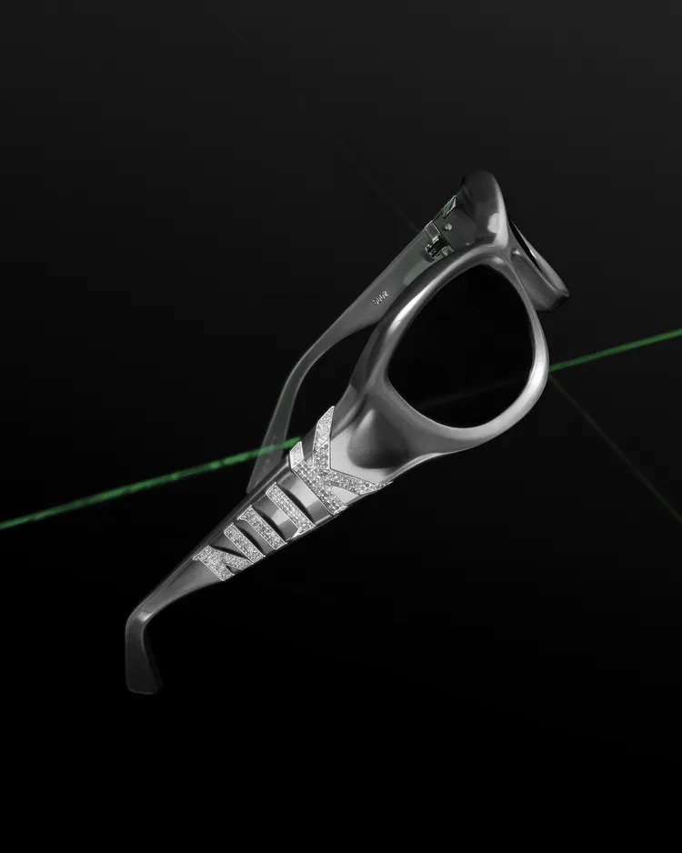 GENTLE MONSTER與蔡徐坤的聯名墨鏡。品牌提供