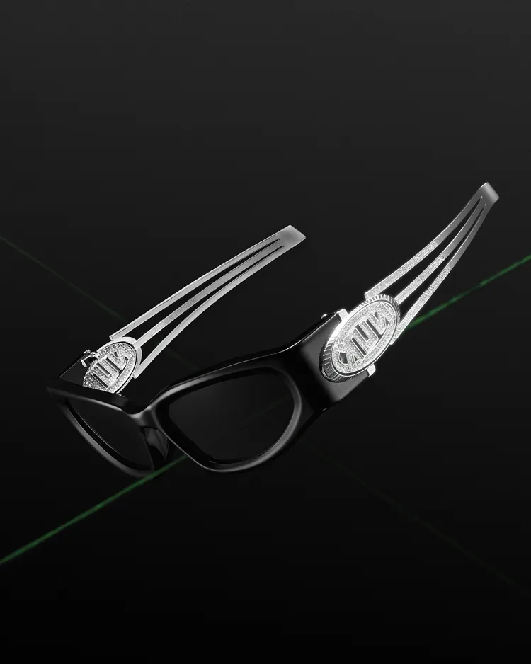 聯名墨鏡以「能量水晶」作為設計要素。品牌提供