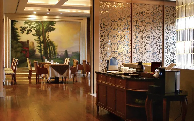 神旺商務酒店銀柏廳歡慶母親節，祭出「與我的母后食光」5月不限平假日，精緻套餐450元起。神旺商務酒店提供