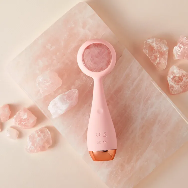 礁溪寒沐酒店「宴會廳」即日起至5/31推出中式十人桌菜，加碼贈送蛋糕、紅酒以及好禮二選一，可選擇價值6280元的限量護膚禮或永生花束。業者提供