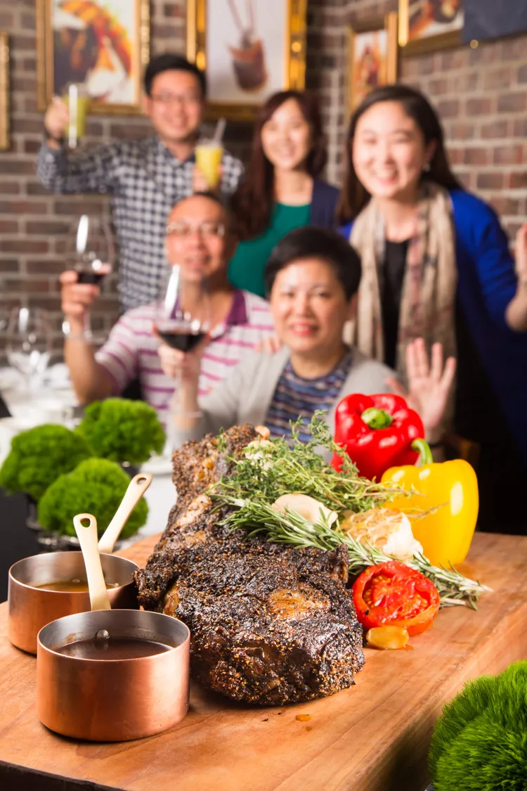 「媽的多重禮物」住房專案，禮物選項之一是五千元全館餐飲消費抵用券。業者提供