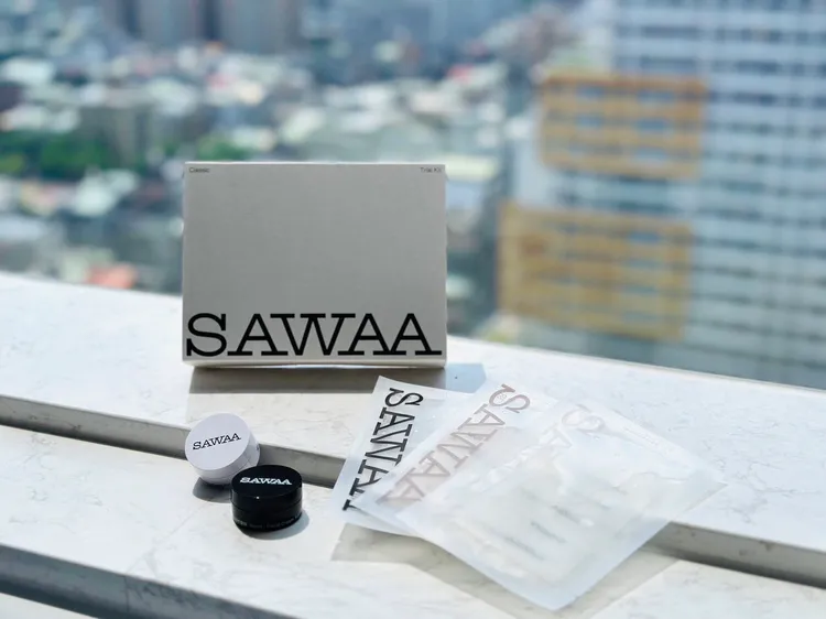 「SAWAA」臉部機能保養體驗組乙盒，內含緊顏肌活修護霜、極光淡斑導白霜、機能面膜。業者提供