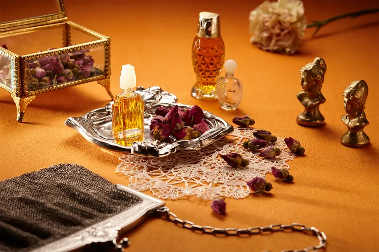 誠品行旅即日起至5/20推出「乓乓回憶錄」母親節限定提案，邀請母親體驗現場手作調香。業者提供