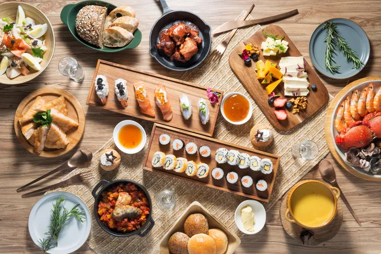 礁溪寒沐酒店「MU TABLE」自助海陸饗宴5/13與5/14午晚餐成人每位1280元+10%，加贈媽媽龍蝦料理乙份。業者提供