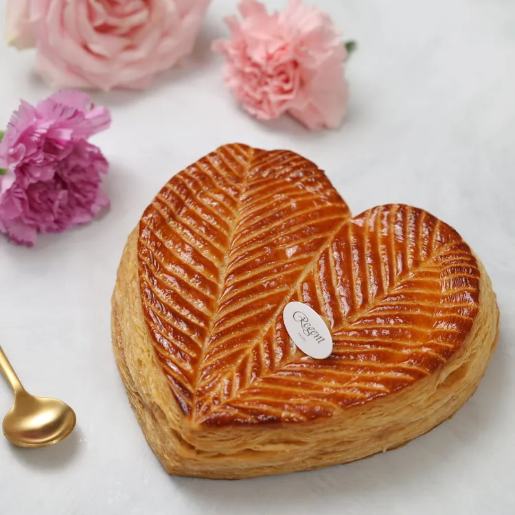 晶華母親節莓果荔枝皇后派含花禮，每套售價1980元。業者提供