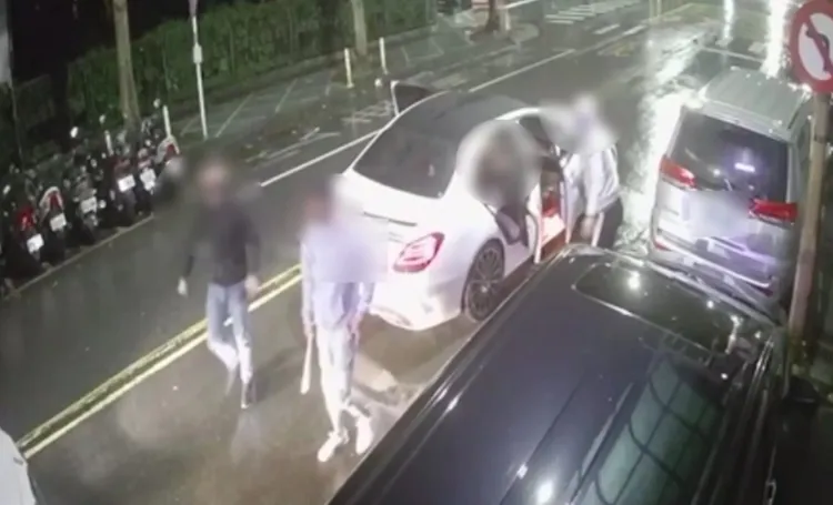 鄭男等人強押被害人討債。翻攝畫面