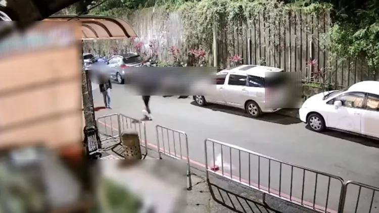 鄭男教唆小弟放鞭炮擾鄰。翻攝畫面