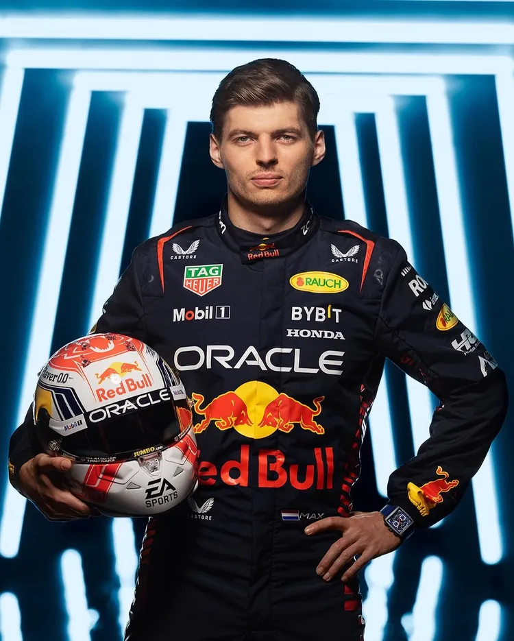 奪下本屆摩納哥F1大獎賽冠軍寶座的紅牛車隊車手維斯塔潘，搶先演繹了泰格豪雅全新的Monaco鏤空計時腕錶。翻攝tagheuer IG