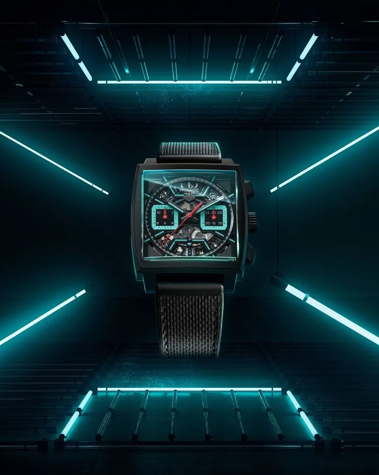 泰格豪雅Monaco鈦金屬自動上鍊鏤空計時腕錶綠松色款，37萬200元。翻攝tagheuer IG