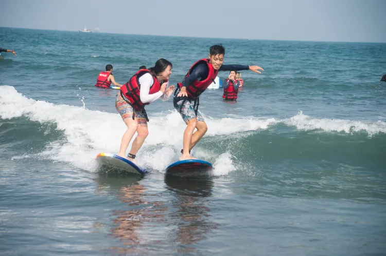 中山大學開設衝浪課程。中山大提供
