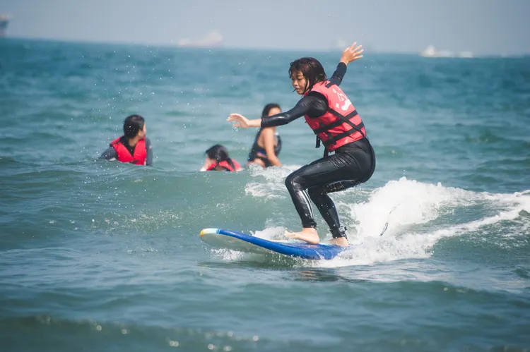 中山大學開設衝浪課程。中山大提供