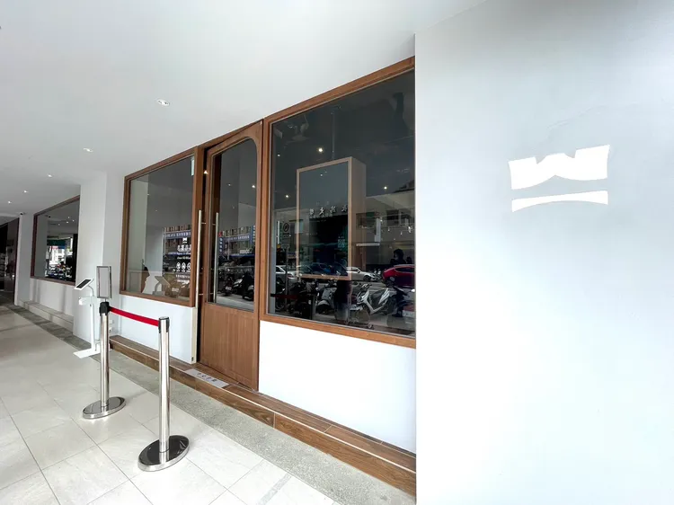 萬客什鍋台北二店長安東店落腳上班族人潮聚集的美食一級戰區伊通街商圈。曾仲葳攝