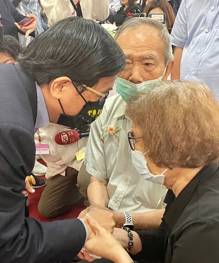 陳水扁昨出席不幸罹難的林淑雅教授告別式。翻攝陳水扁新勇哥物語臉書