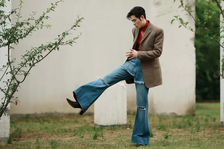 蕭敬騰預告目前專輯已在著手進行中，期待推出全新專輯及展開個人演唱會。華納音樂提供