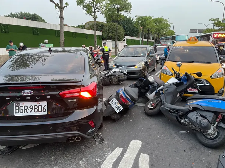車禍現場。平鎮警分局提供