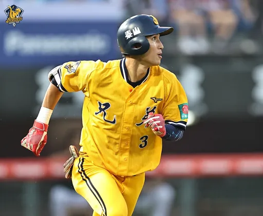 陳文杰3分砲力挺「恰總」！　中信兄弟4連不敗