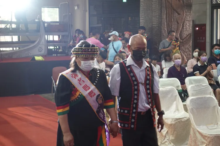 「強者媽媽」范謝富美養育出3個優秀兒子，有公務人員、教師及電視台主播。原民會提供