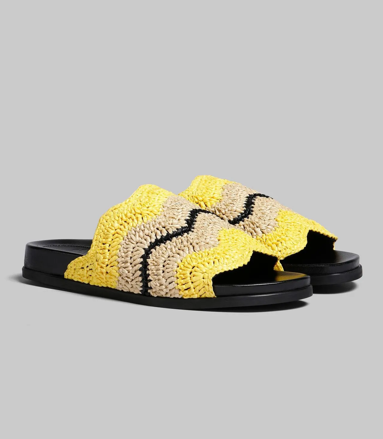 針織鞋面拖鞋,3萬580元。品牌提供