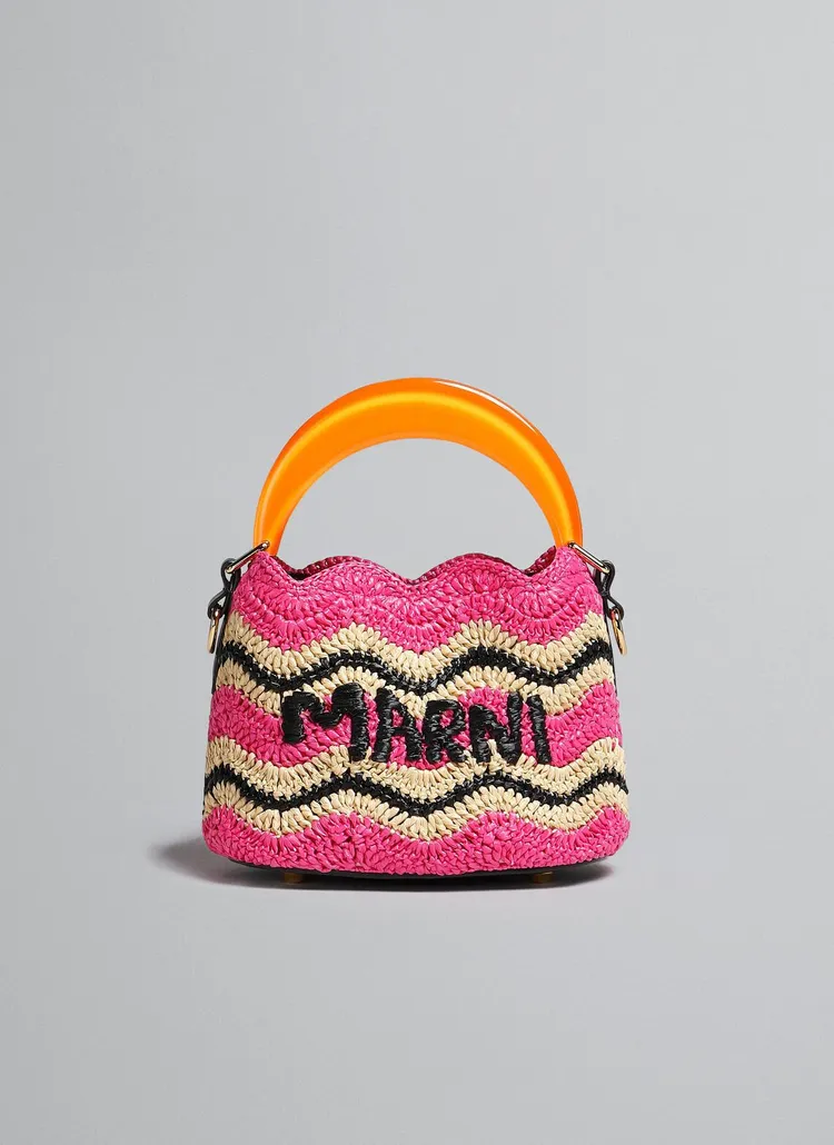 拉菲草編織彩色手提包，7萬2580元。品牌提供