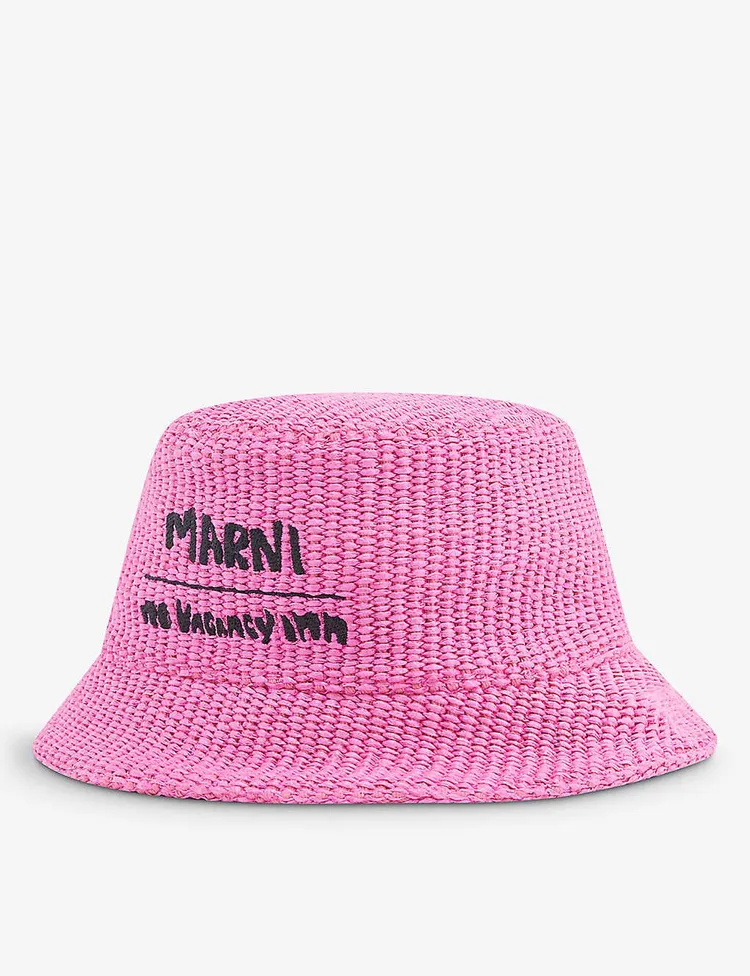 拉菲草編織漁夫帽，1萬2580元。品牌提供