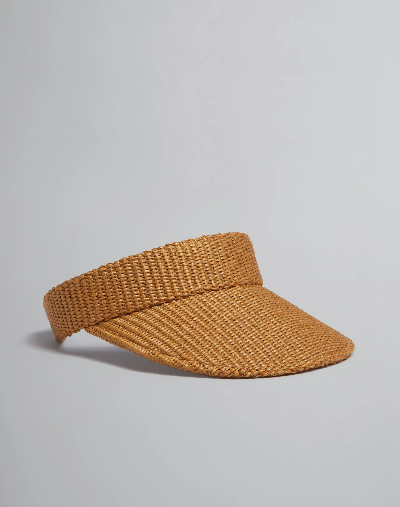 拉菲草編織遮陽帽,1萬1580元。品牌提供