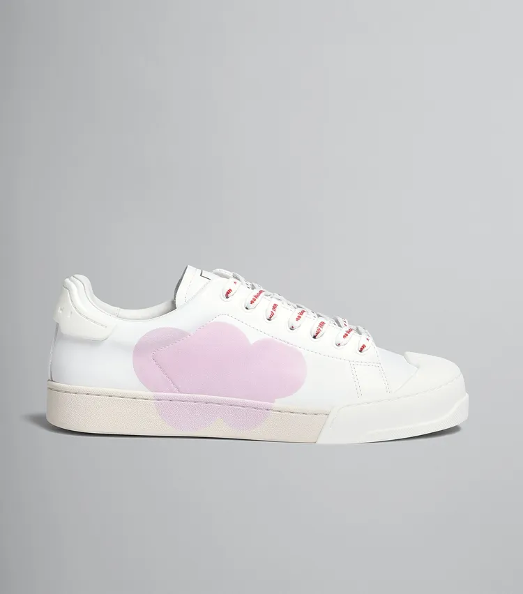 休閒鞋，2萬5580元。品牌提供