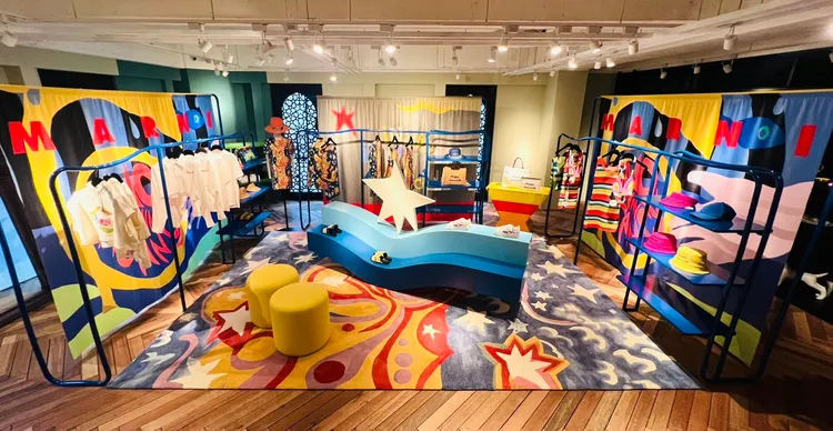 CLUB DESIGNER在台北大安旗艦店上精心規劃充滿繽紛度假氣息的展列樓層，獨家銷售MARNI x NO VACANCY INN膠囊系列。品牌提供