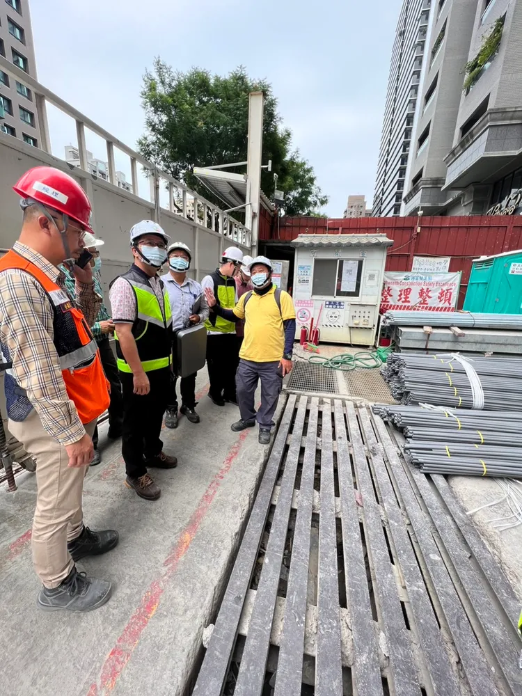 勞工局全面稽查興富發11處工地，勒令其中3處工地停工、開罰70萬元。讀者提供