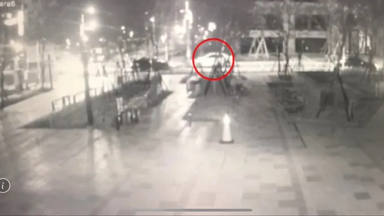 曾男與對方在三重元富二街狹路相逢，竟朝對方開槍。三重警分局提供