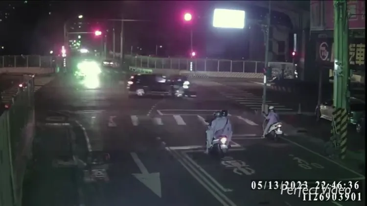 兩車在路口發生碰撞。林口警分局提供