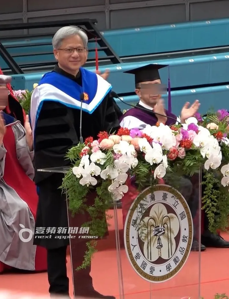 黃仁勳博士透過分享3個小故事，勉勵畢業生要全力奔跑。特勤中心攝