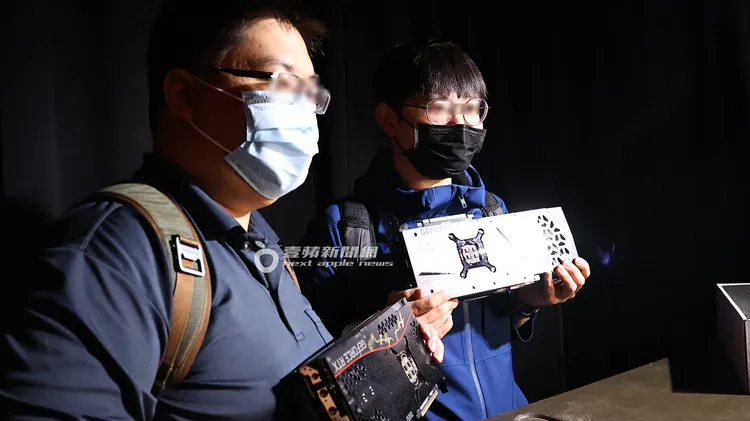 有粉絲自備NVIDIA產品成功索取簽名。特勤中心攝