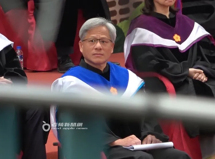 被譽為「顯卡教父」的黃仁勳，身價逾1兆美元，排名彭博億萬富豪榜第37位，是今年全球身價竄升最快的億萬富豪，也曾獲頒台大109學年度名譽工學博士。特勤中心攝