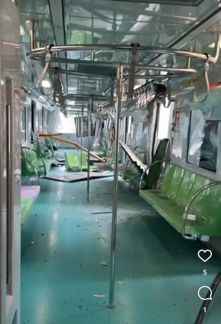 車廂內一片狼藉。翻攝《記者爆料網》